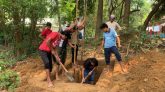 শেষ ঠিকানার ফেরিওয়ালা: মনছুর আহমেদের হাতে চার হাজার শেষ যাত্রার গল্প