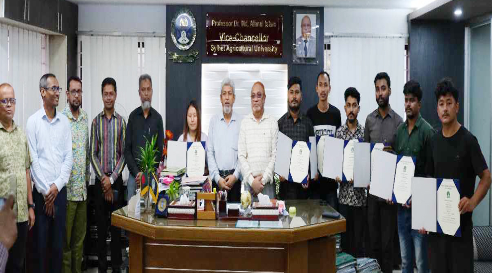 সিকৃবিতে ১২ নেপালি শিক্ষার্থী পেলেন সনদ