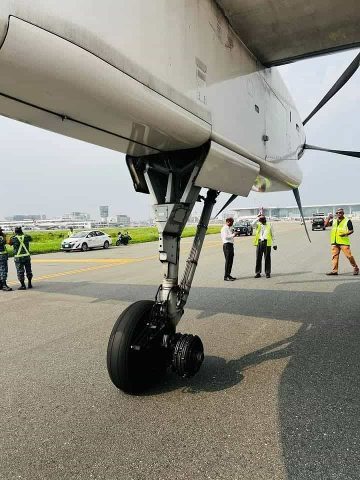 একটি চাকা খুলে পড়লেও কীভাবে নিরাপদে নামল বিমান