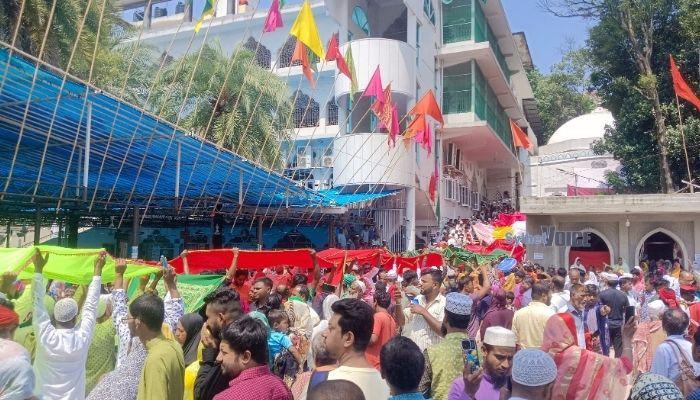 শাহজালালের মাজারে ওরস শুরু, অশ্লীলতা বন্ধে কঠোর অবস্থানে পুলিশ
