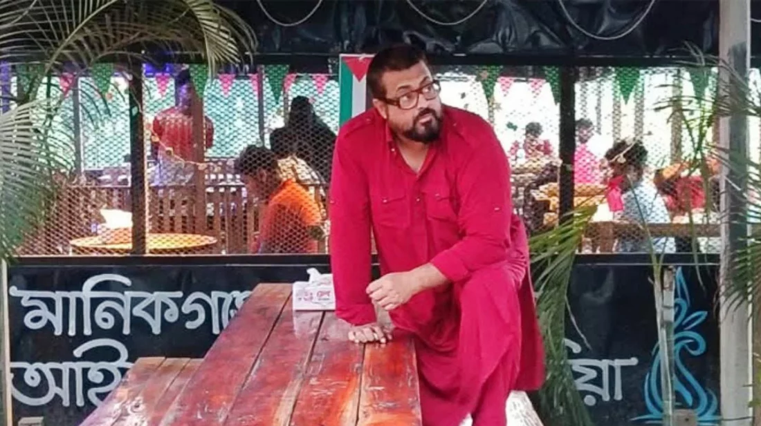 মায়ের জন্য মুসল্লিদের খাওয়ালেন ওমর সানী, বিল নিলেন না রেস্তোরাঁয়