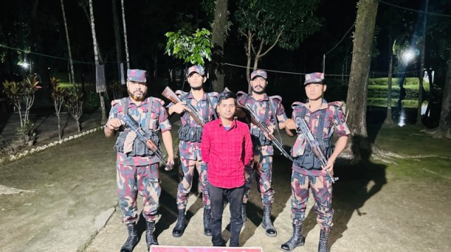 সুনামগঞ্জ সীমান্ত দিয়ে ভারতে ঢোকার চেষ্টা, যুবক আটক