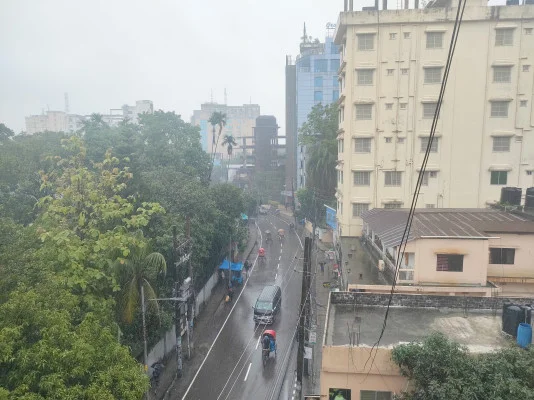 নিম্নচাপের প্রভাবে সিলেট অঞ্চলজুড়ে টানা বৃষ্টিপাত অব্যাহত