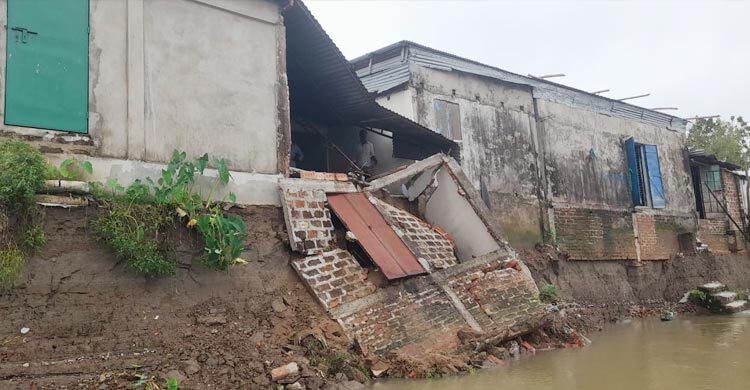 পাহাড়ি ঢলে সুরমা নদীতে ভাঙন, ঝুঁকিতে দুই শতাধিক বসতভিটা