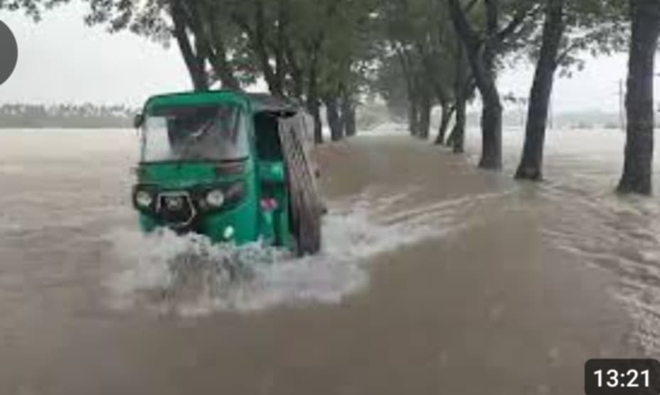 উজান থেকে নেমে আসা পাহাড়ি ঢলে সিলেটের নিম্নাঞ্চল প্লাবিত, বন্যার শঙ্কা