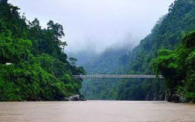 জাফলংয়ে পিয়াইন নদীতে পড়ে যুবক নিখোঁজ, উদ্ধার অভিযান চলছে